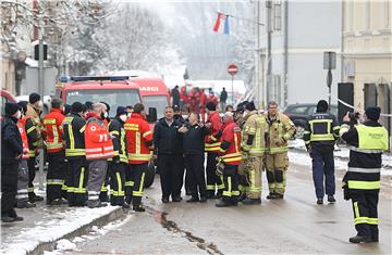 Vatrogasci iz Austrije i Njemačke u društvu hrvatskih kolega obilaze centar Petrinje