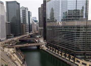 USA TRUMP SIGN CHICAGO