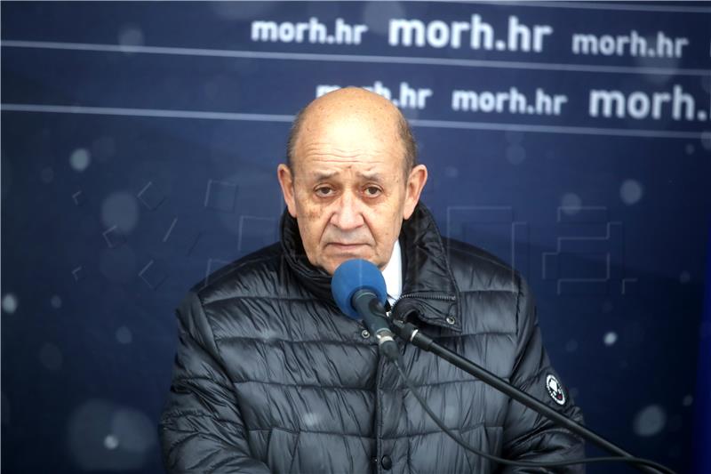 Grlić Radman i Le Drian posjetili vojarnu "Pukovnik Predrag Matanović" u Petrinji