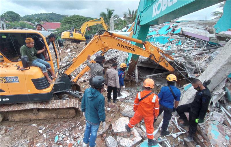 U potresu na indonezijskom otoku najmanje 35 poginulih, stotine ozlijeđenih