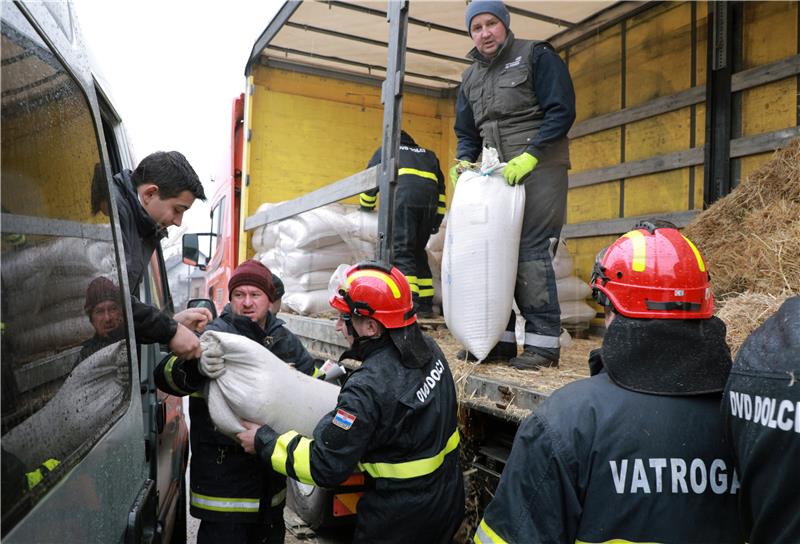 Na potresom pogođenom području odrađeno preko 9600 vatrogasnih intervencija