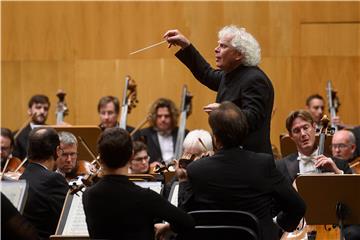 Slavni britanski dirigent Simon Rattle traži njemačko državljanstvo