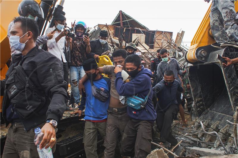 Indonezija: Potraga za žrtvama razornog potresa nastavlja se uz naknadna podrhtavanja