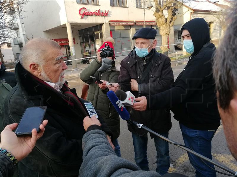 Stjepan Mesić, Stjepan Kolenac i Darinko Dumbović obišli porušenu Petrinju