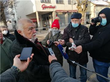 Stjepan Mesić, Stjepan Kolenac i Darinko Dumbović obišli porušenu Petrinju