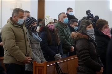 Vinko Puljić predvodio misno slavlje u Glini