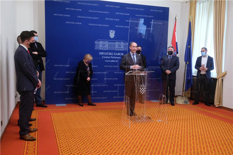 Konferencija za medije 8 klubova zastupnika