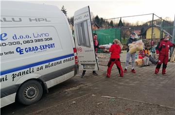 Izbornik Zlatko Dalić stigao u Petrinju s konvojem humanitarne pomoći