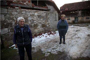 U Hrvatskoj Kostajnici tri obitelji na rubu klizišta drže se "zubima za vjetar"