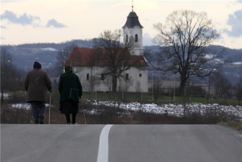 U Hrvatskoj Kostajnici tri obitelji na rubu klizišta drže se "zubima za vjetar"