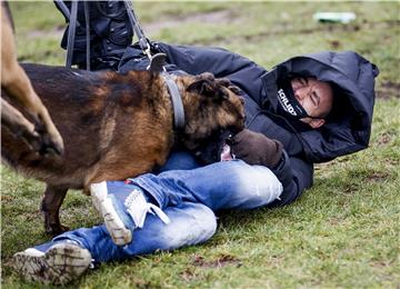 U Nizozemskoj sukobi policije i prosvjednika protiv policijskog sata