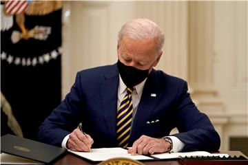 Razgovarali Biden i Macron, "velika sličnost u stajalištima"