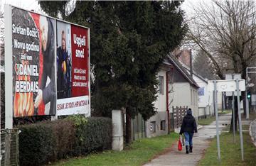 Sisak: Grad financirao plakate s gradonačelnicom