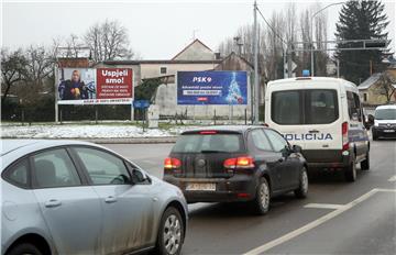 Sisak: Grad financirao plakate s gradonačelnicom