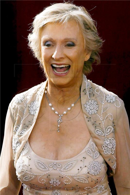 (FILE) USA PEOPLE OBIT CLORIS LEACHMAN