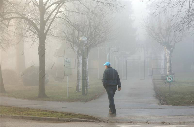 Maglovito jutro u Petrinji