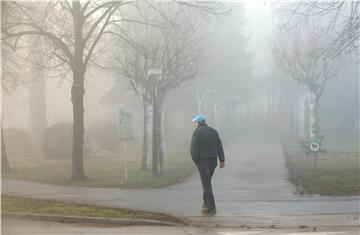 Maglovito jutro u Petrinji