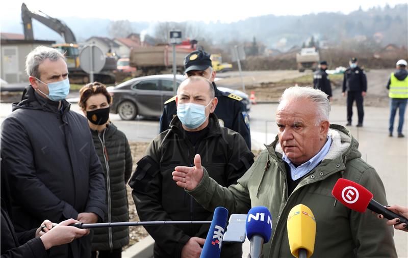 Dumbović: Potez oporbe je sramotan, ljudi traže rješenja, a ne podjele