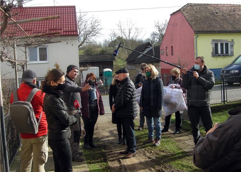 Gradiščanski Hrvati u Majuru donirali devet kombija pomoći