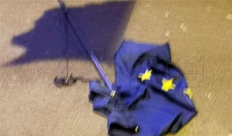 BiH official condemns removal of EU flag from Croatian embassy in Sarajevo
