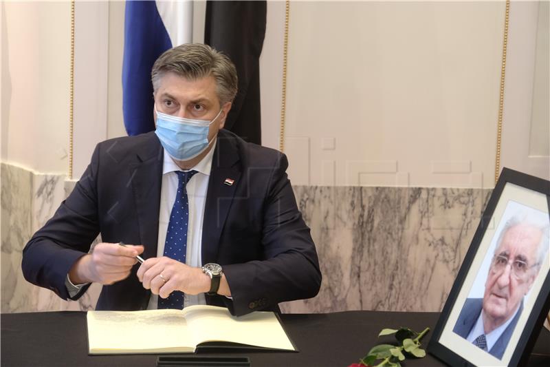 Plenković se upisao u knjigu žalosti za Miroslava Tuđmana