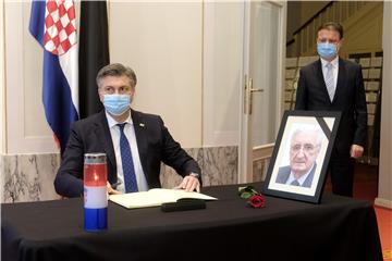 Plenković se upisao u knjigu žalosti za Miroslava Tuđmana