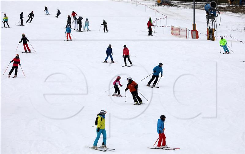 Francuska skijališta zbog covida-19 ostaju zatvorena cijelu veljaču