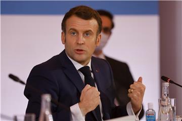 Macron najavio borbu protiv duhana i alkohola u sklopu strategije protiv raka