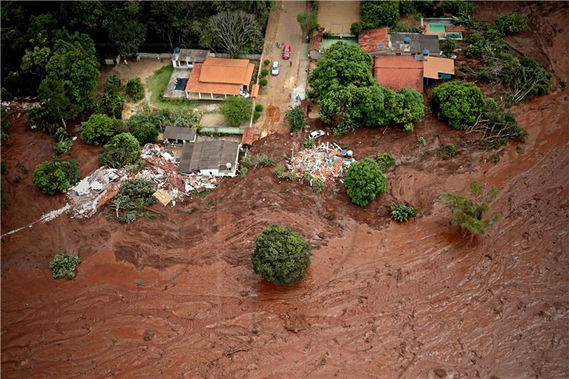 (FILE) BRAZIL DISASTERS DAM BURST