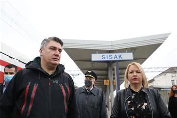 Milanović u Sisku: Štete su velike, sanacija treba krenuti što prije