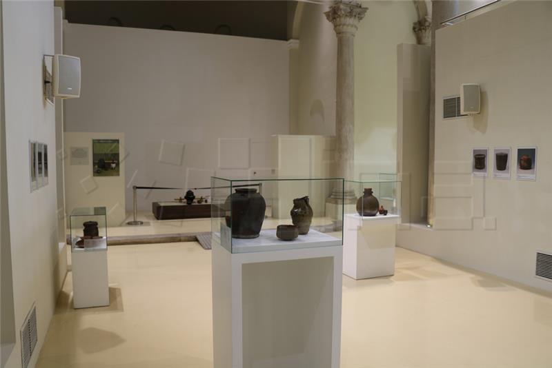 "Yakishime: Earth Metamorphosis" exhibition on Japanese ceramics staged in Pula