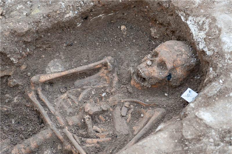 600 skulls found during archaeological digs in medieval cemetery in Šibenik