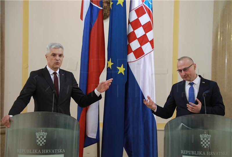 Croatian, Slovakian FMs defend European approach to vaccine procurement