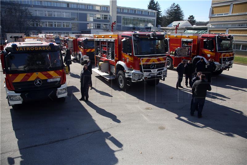 Božinović sudjelovao na primopredaji vatrogasnih vozila