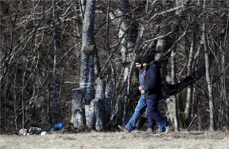 Izbjeglice u izbjegličkom kampu Lipa pored Bihaća