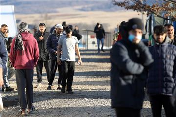 Izbjeglice u izbjegličkom kampu Lipa pored Bihaća