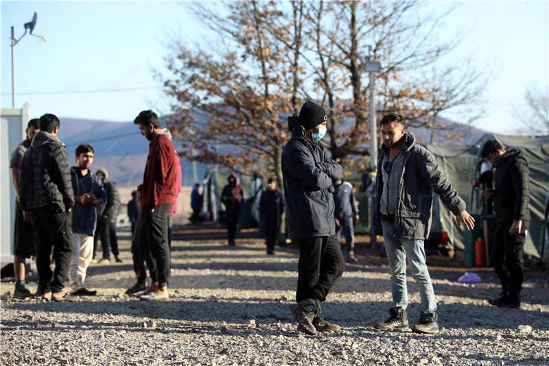 Izbjeglice u izbjegličkom kampu Lipa pored Bihaća