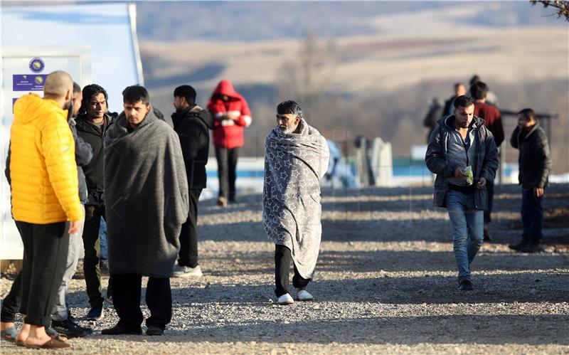 Izbjeglice u izbjegličkom kampu Lipa pored Bihaća