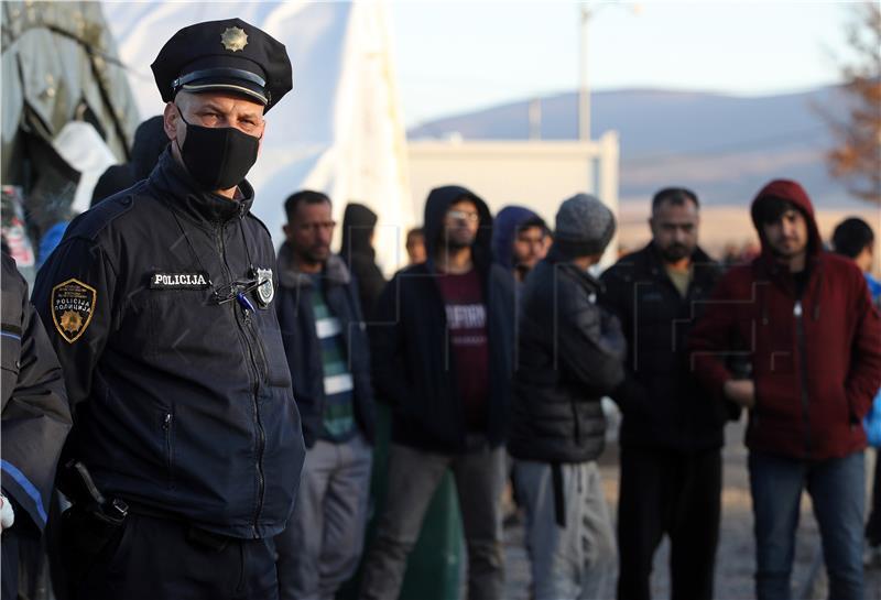 Izbjeglice u izbjegličkom kampu Lipa pored Bihaća