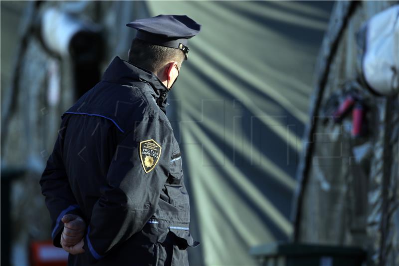 Izbjeglice u izbjegličkom kampu Lipa pored Bihaća