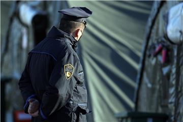 Izbjeglice u izbjegličkom kampu Lipa pored Bihaća