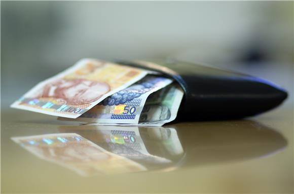 DZS: Average net monthly salary for December at €933, up 5.7% y-o-y