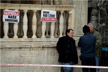 Brodotrogir workers rally demanding overdue wages