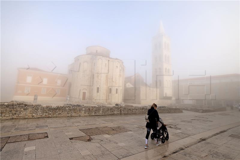 Gusta magla jutros "progutala" Zadar