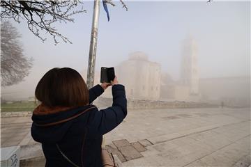 Gusta magla jutros "progutala" Zadar