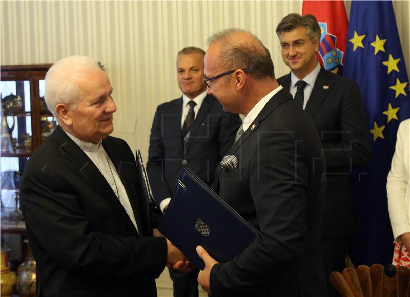 Minister, bishop discuss ways to ensure Banja Luka Diocese Croats stay, return