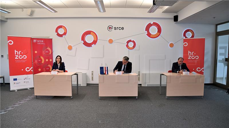 Two contracts necessary for "Croatian Scientific and Educational Cloud" signed