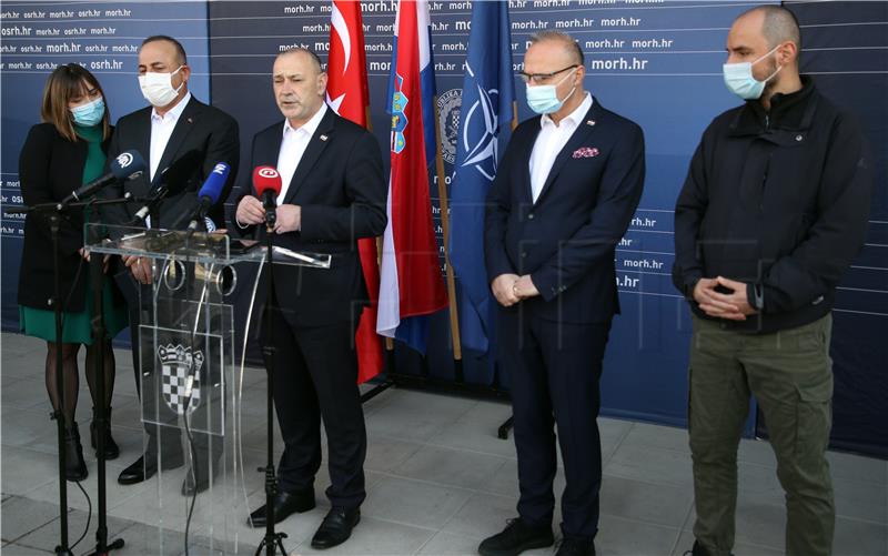 Grlić Radman i Cavusoglu posjetili vojarnu "Pukovnik Predrag Matanović" u Petrinji