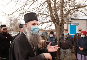 Patrijarh srpski Porfirije posjetio stanovnike u Majskim Poljanama