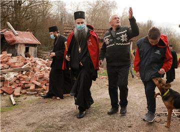 Patrijarh srpski Porfirije posjetio stanovnike u Majskim Poljanama